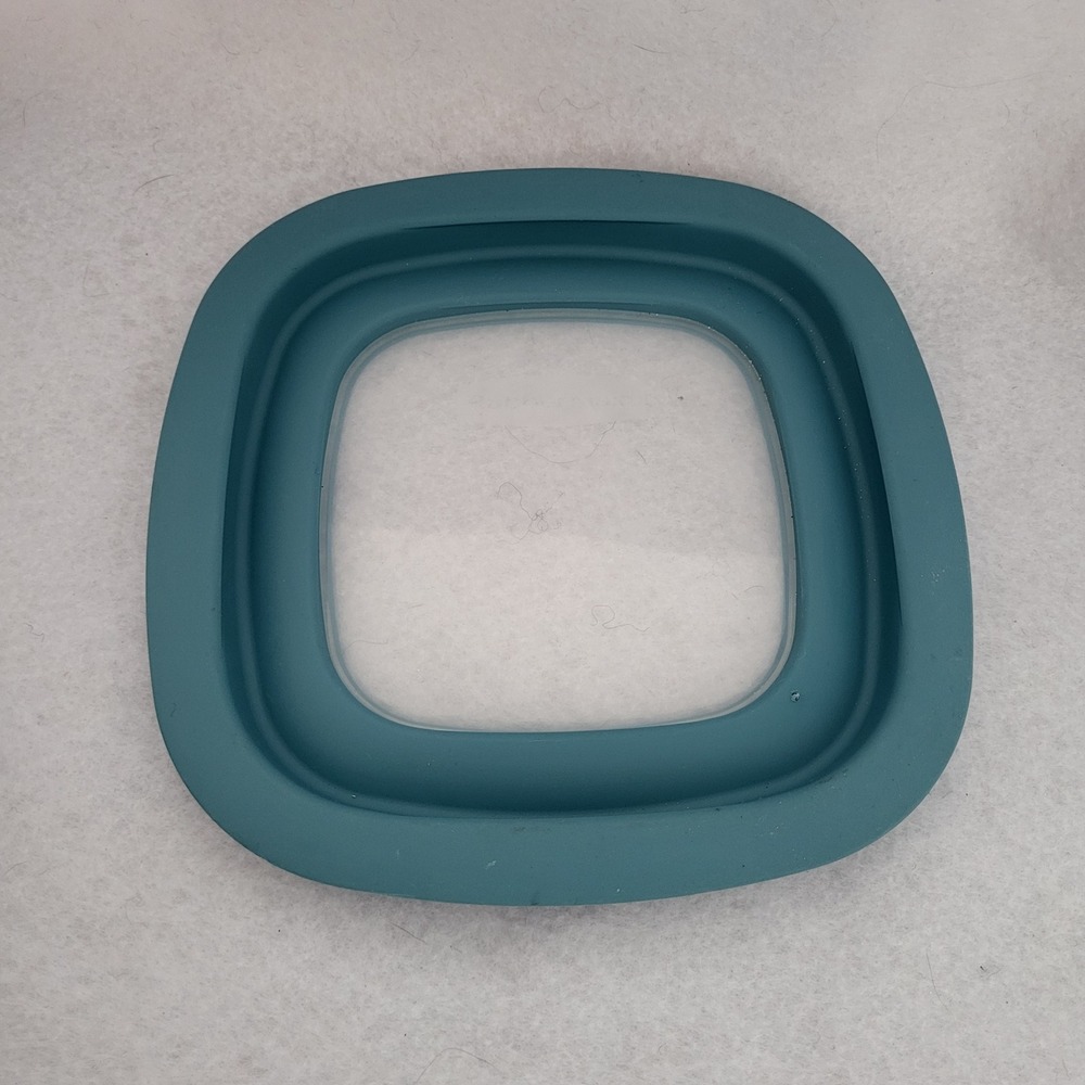 Rubbermaid Premier 10M3M4 Blue Square Replacement Window 7" Container Lid
